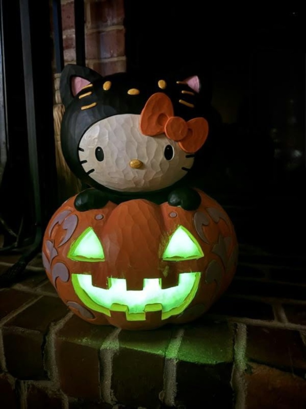 15" Hello Kitty Sanrio Jack-O-Lantern Glow In The Dark Pumpkin Halloween Decor
